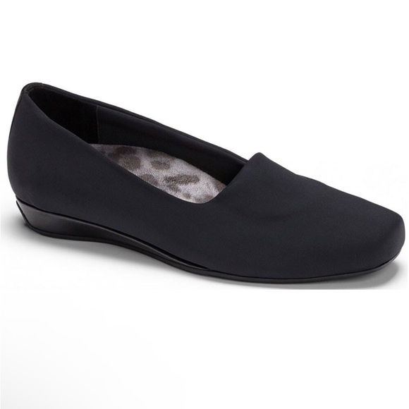 Vionic Woman’s Powell Demi Wedge Casual Slip On Comfort Shoes Size 8.5 Black - Picture 1 of 10